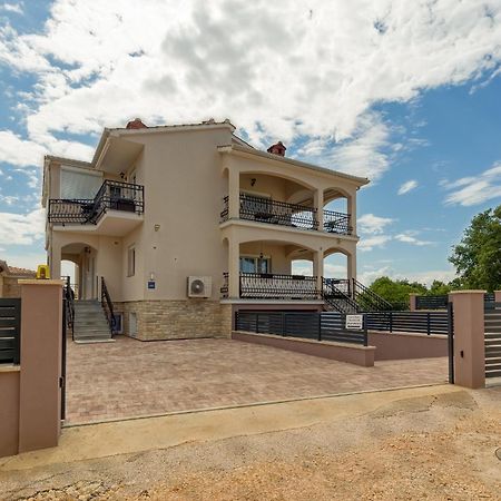 Antonci  Apartments Covic מראה חיצוני תמונה