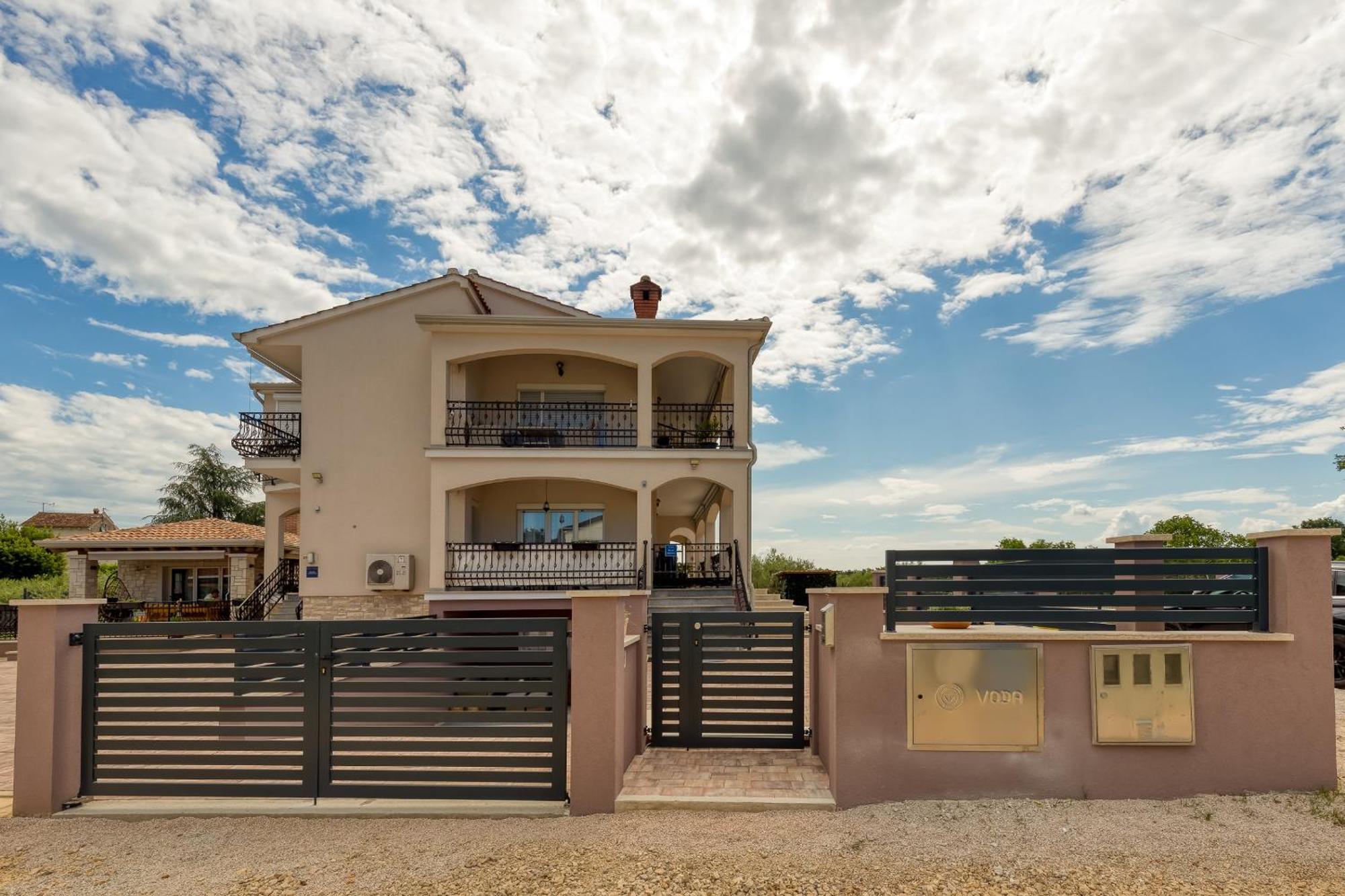 Antonci  Apartments Covic מראה חיצוני תמונה