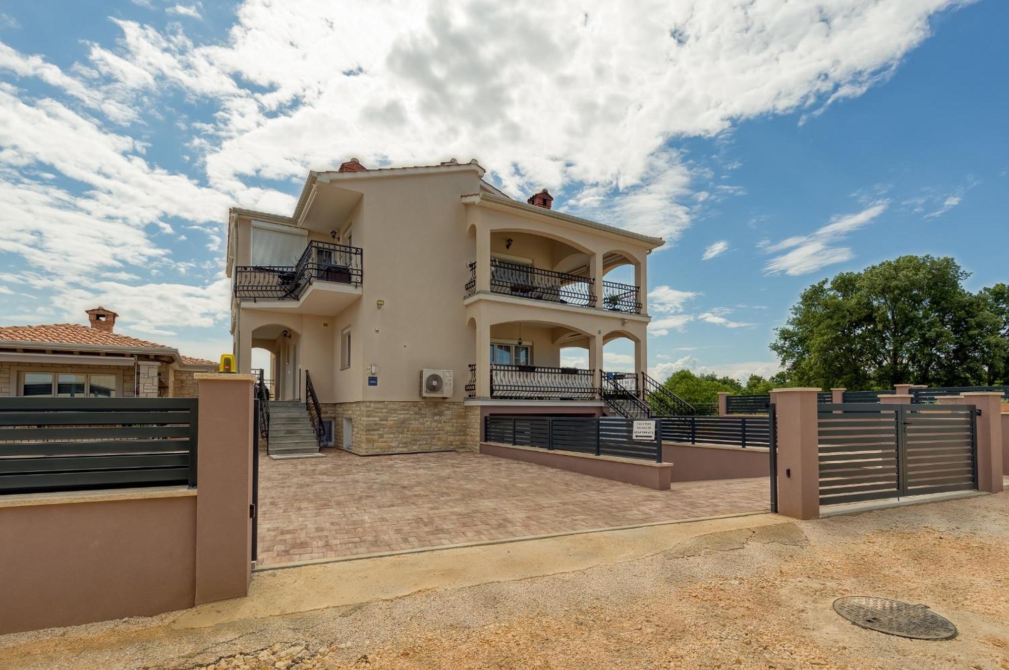 Antonci  Apartments Covic מראה חיצוני תמונה